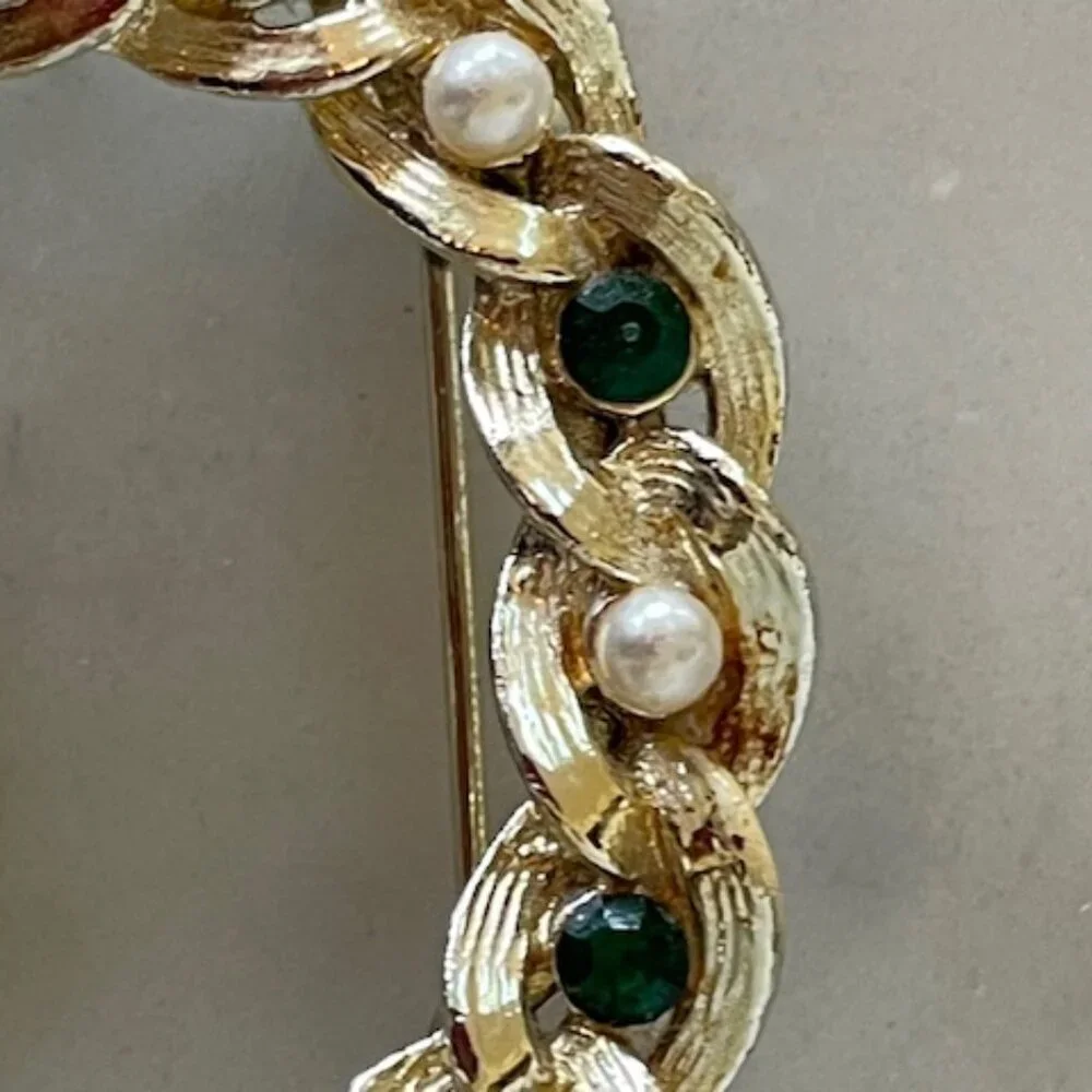 GERRY'S Vintage Gold Tone Pearl Emerald Rhinestone Oval Brooch Pin